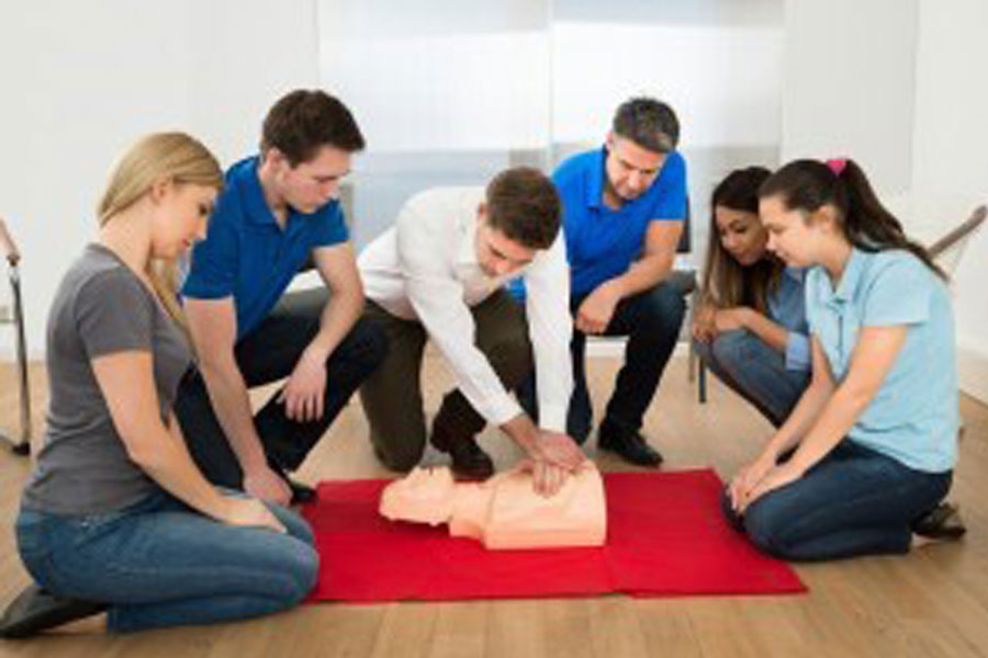 how does a first aid course work