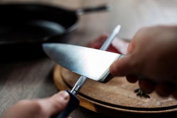 12 Kitchen Knife Safety Tips