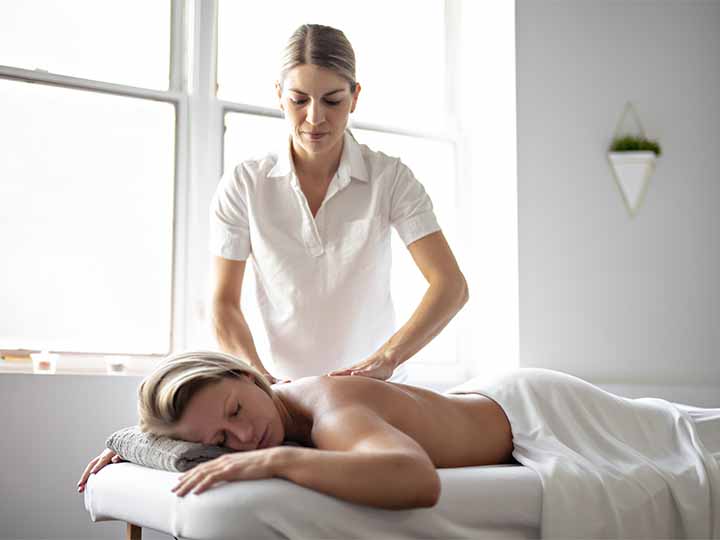 Massage Therapy Classes & 4 Career Benefits to Consider