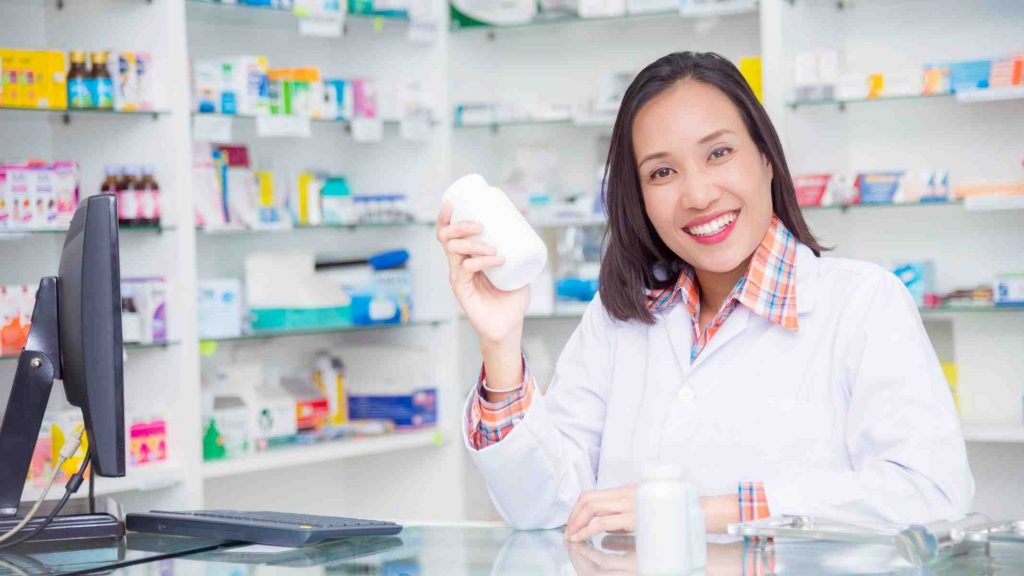 How to Become a Pharmacy Technician