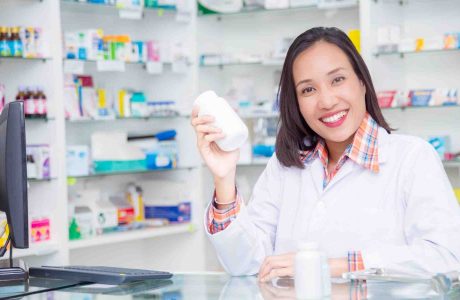 How to Become a Pharmacy Technician