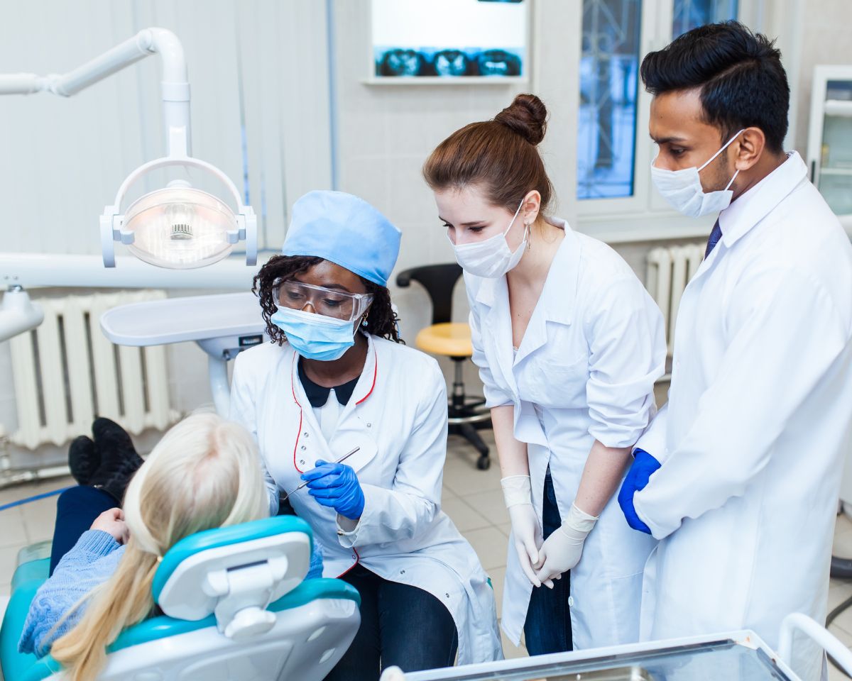 8 Skills That Make a Good Dental Assistant
