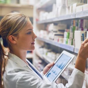 where do pharmacy technicians work