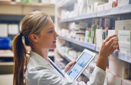 where do pharmacy technicians work