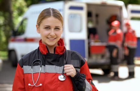 hot to become a paramedic