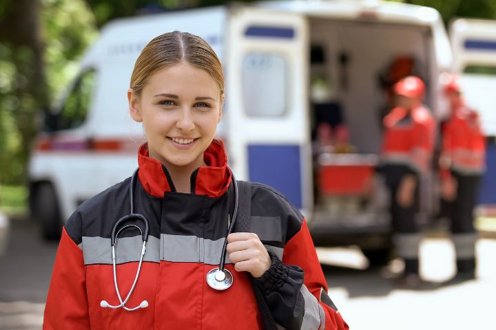 hot to become a paramedic