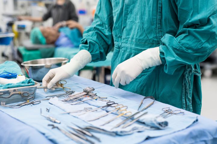 Things you should know before becoming a surgical tech 1 becoming a surgical tech